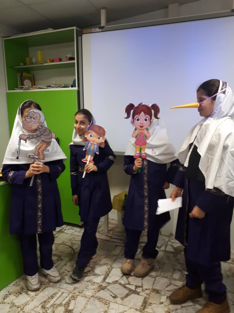 زنگ محيط زيست با موضوع هواى پاك در كلاس چهارم «ب»